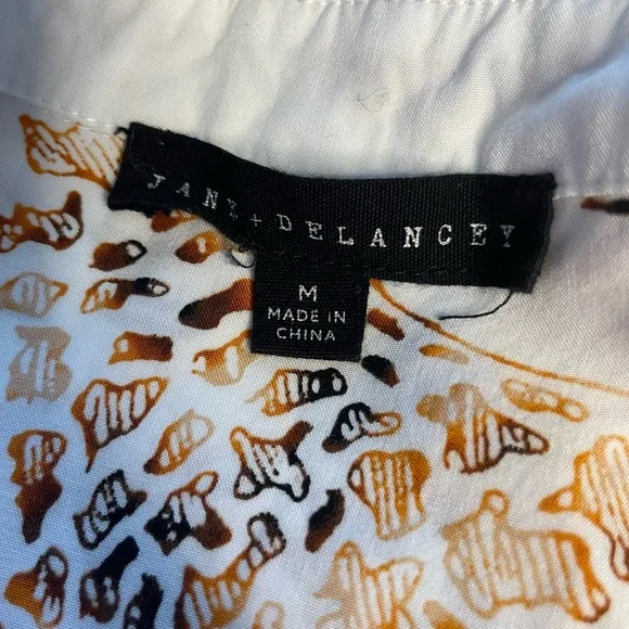 Jane + Delancey White Giraffe Print Button-Up Shirt Size Medium - Picture 5 of 7